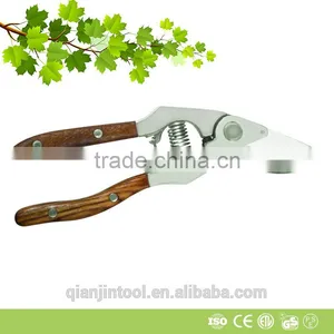 Whole Forged Wooden Handle Classic Bypass Pruner thumbnail-1