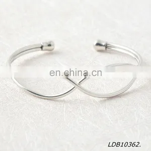 Immitation Rhodium 8 Statement Casting Cff Bracelet thumbnail-2