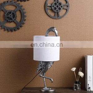 Creative Red-crowned Crane Animal Shape Custom Logo Resin Vintage Table Lamps for Office thumbnail-1