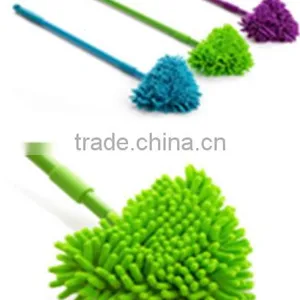 The Spinning Triangle Chenille Dust Remover thumbnail-1