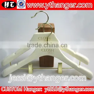 YY0508 China Supplier Brown Wooden Clothes Hanger With Laser Logo thumbnail-4