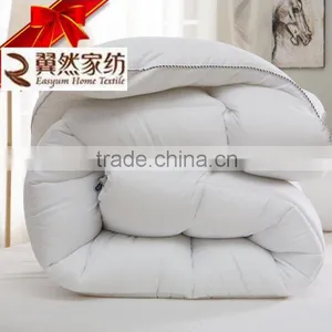 100% Polyester Fabric Hollowfiber Filled Comforter thumbnail-1