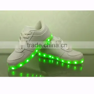 PU Fashion Led Light Running Shoes Light and Soft for Men and Women Kids Runners Cheap Price thumbnail-6