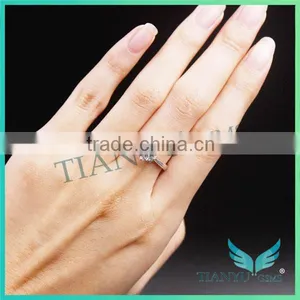 Latest Design Customized 14k Gold 1 Carat Forever Brilliant Moissanite Rings on the Finger thumbnail-6