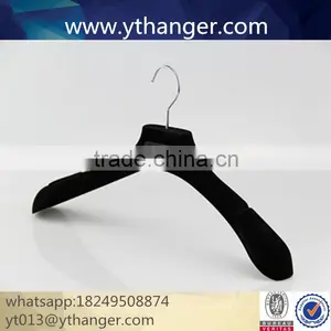 CY-629 Luxury Flocking Velvet Plastic Hanger With Brand Logo for Plastic Velvet Hanger thumbnail-4