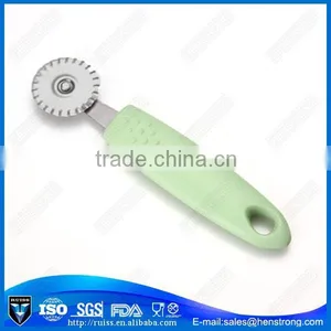 YangJiang Factory Small Stainless Steel Round Pizza Cutter thumbnail-2