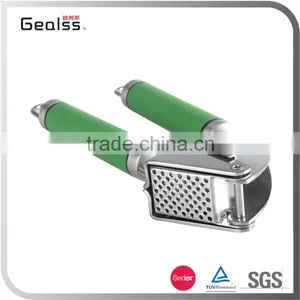 Amazon Hot Sell Cooking Tool Colorful Rubble Coated Handle Garlic Press With Silicon Peeler thumbnail-1