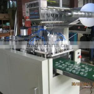 2012 High-Speed Good Quality Low Price Automatic Disposable Cup Lid Machine Plastic Cup Lid Machine thumbnail-2