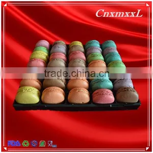 35 Macaron Tray With Clear PET and Black PS thumbnail-1