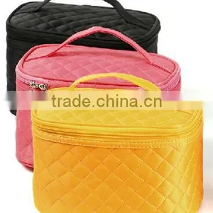 Quilted Fabric Soft Travel Cosmetic Bag Case,women Travel Organizer Makeup Bag,beauty Makeup Vanity Case thumbnail-3