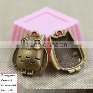 Wholesale Ancient Bronze Zinc Alloy Fat Owl Pendant thumbnail-1