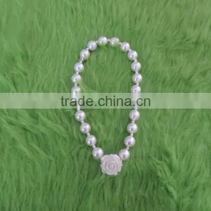 Children Plastic Necklace Girl Party Pearl Necklace With Rose thumbnail-3