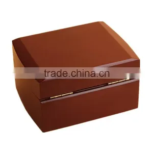 Matte Lacquered Wooden Wrist Watch Box Packaging thumbnail-2