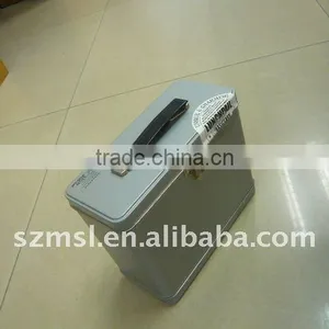 Metal Lunch Tin With Plastic Handle/Lock thumbnail-1