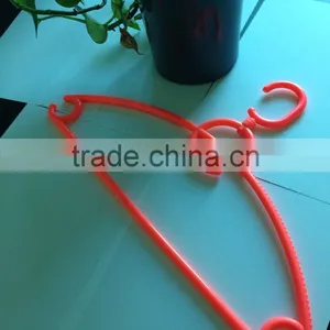PH-114 Manufacturer Provide Plastic Clothes Hanger With Competitive Price thumbnail-1