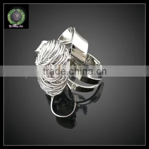 Beatiful Fashion Jewerly Set in Silver thumbnail-6
