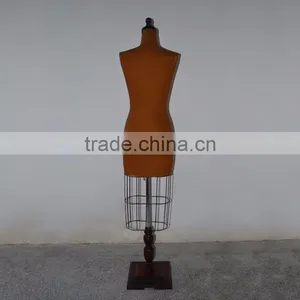 Dilapidated Upper Body Retro Woman Mannequin Display thumbnail-4