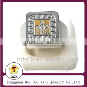 China Christians Jewelry Supplies Wholesale Stainless Steel Two Tone Religious Jesus Cross Prayer Finger Ring For Mens thumbnail-2