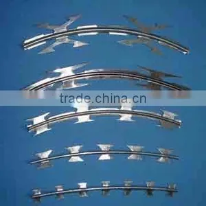 CBT-65 Hot Dipped Galvanized Razor Barbed Wire Mesh thumbnail-1