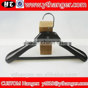 YY0513 Wholesale Luxury Bule Wide Shoulder Clothes Hangers Men Suits Hanger With Velvet Trousers Bar Supplier's Choice thumbnail-5