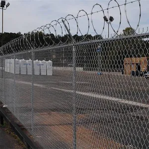 Factory Hot Sale Diamond Wire Mesh Chicken Fence PVC Black Coated Galvanized Chain Link Fence thumbnail-1