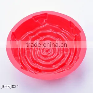 Sweet Sweet Charming Red Rose Cake Plates thumbnail-1