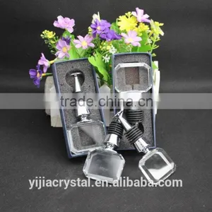 Factory Directly Sale Best Quality Square Cube Crystal Wine Stopper for Wedding Gift thumbnail-5