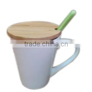 White Mug With Spoon and Bamboo Lid thumbnail-1
