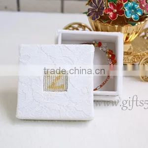 Fashion White Wedding Packaging Box for Jewelry With Beaded Name Plate of Z thumbnail-2