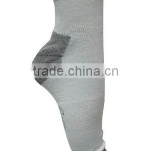 White Basic Ankle Sports Socks thumbnail-1
