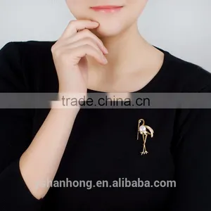 Fashion Gold Zircon White Pearl Crane Brooch Pin thumbnail-2