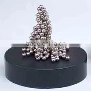Magnetic Gifts Sculpture thumbnail-1
