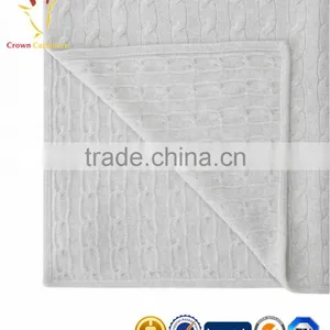 High Quality Knitted Cashmere Cable Baby Blanket Knit Infant Blanket thumbnail-4
