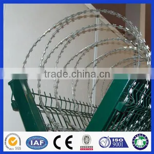 Low Price Good Quality BTO & CBT Hot Dipped Galvanized Concertina Razor Barbed Wire Coil thumbnail-1