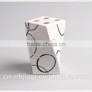 4pcs of Modern Bathroom Accessories Set thumbnail-3