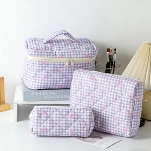 Large Capacity Quilted Floral Cosmetic Bag Set Portable Cotton Makeup Bags Zipper Closure Fashionable Hanging Travel Storage Bag thumbnail-3