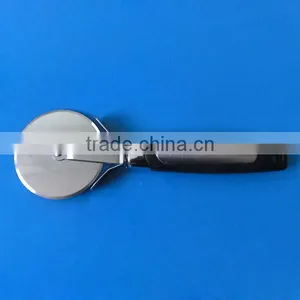 Cheap Pizza Cutter With Plastic Handle thumbnail-1