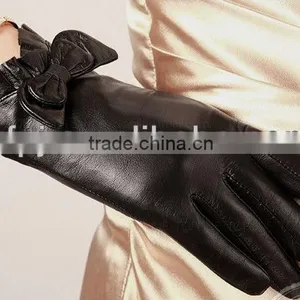 Lady's Winter Docorating Gloves Leather thumbnail-1