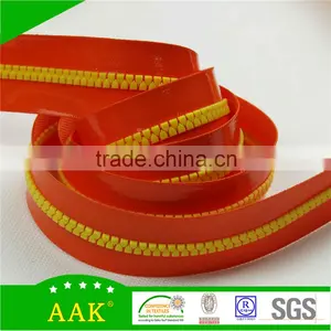 Polyester Tape Resin Long Chain Waterproof Zipper thumbnail-1