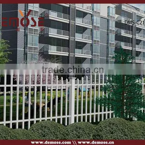Moderen Backyard Metal Fence Design thumbnail-1