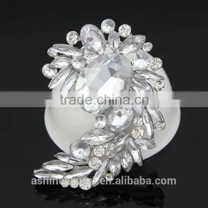 Beautiful Cheap Elegant Bulk Crystal Flower Rhinestone Brooch/handmade Rhinestone Brooch thumbnail-1