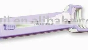 Beauty Tools Plastic Eyelash Curler With Brush thumbnail-1