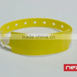 Soft PVC UHF Disposable RFID Tag Wristband for Access Control thumbnail-1