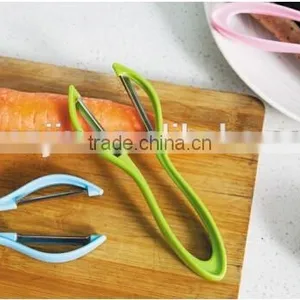 Wholesale Stock Colorful Hanging Double Fruit Vegetable Peelers thumbnail-3