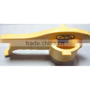 OJ-3301 BPA Free Plastic Hand Orange Juicer thumbnail-1