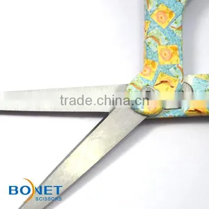 STA0013 LFGB Certificated 8-1/2" Stainless Steel Colorful Plastic Handle Tailor Scissors thumbnail-3