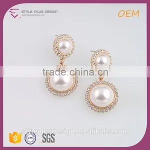 E78086I01 Gold Plating Lighter Stud Earring Plastic Rhinestone Hoop Custom Elegant Fancy Jewelry Double Sided Pearl Earrings thumbnail-1