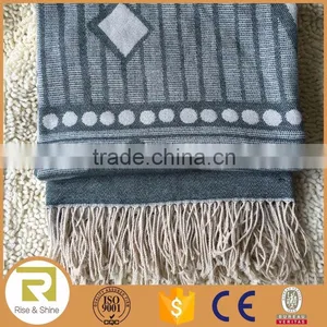 Wholesale 100% Viscose Woven Jacquard Green Throw Blanket Quality Choice thumbnail-1