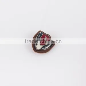 Embroidered Hats Patches pu Patches With Metal Epoxy Logo thumbnail-3