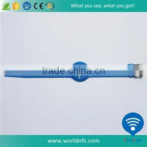 13.56 Mhz Ntag 215 Customized LOGO Adjustable Waterproof RFID Bracelet for VIP thumbnail-3